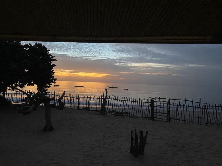 Case Beach Ngalou Sessene Bagian luar foto