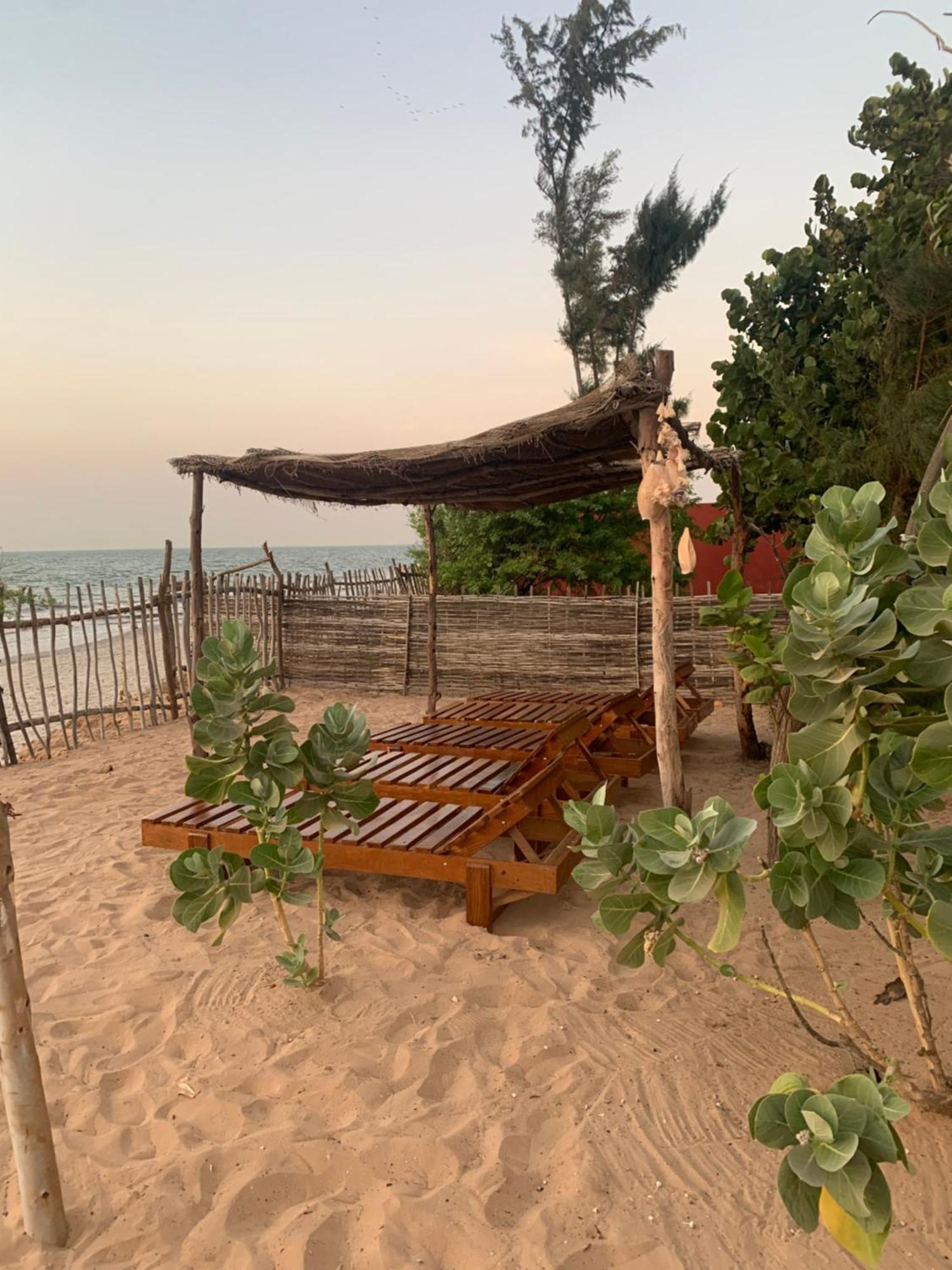 Case Beach Ngalou Sessene Bagian luar foto